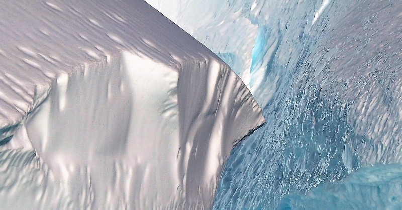 Grenlandia - kolorowy odcień bieli