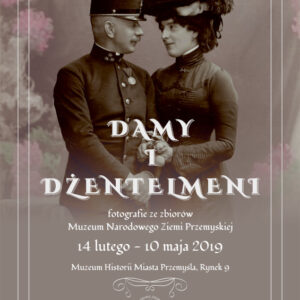 plakatmDamy i Dżentelmeni – fotografie ze zbiorów Muzeum Narodowego Ziemi Przemyskiej