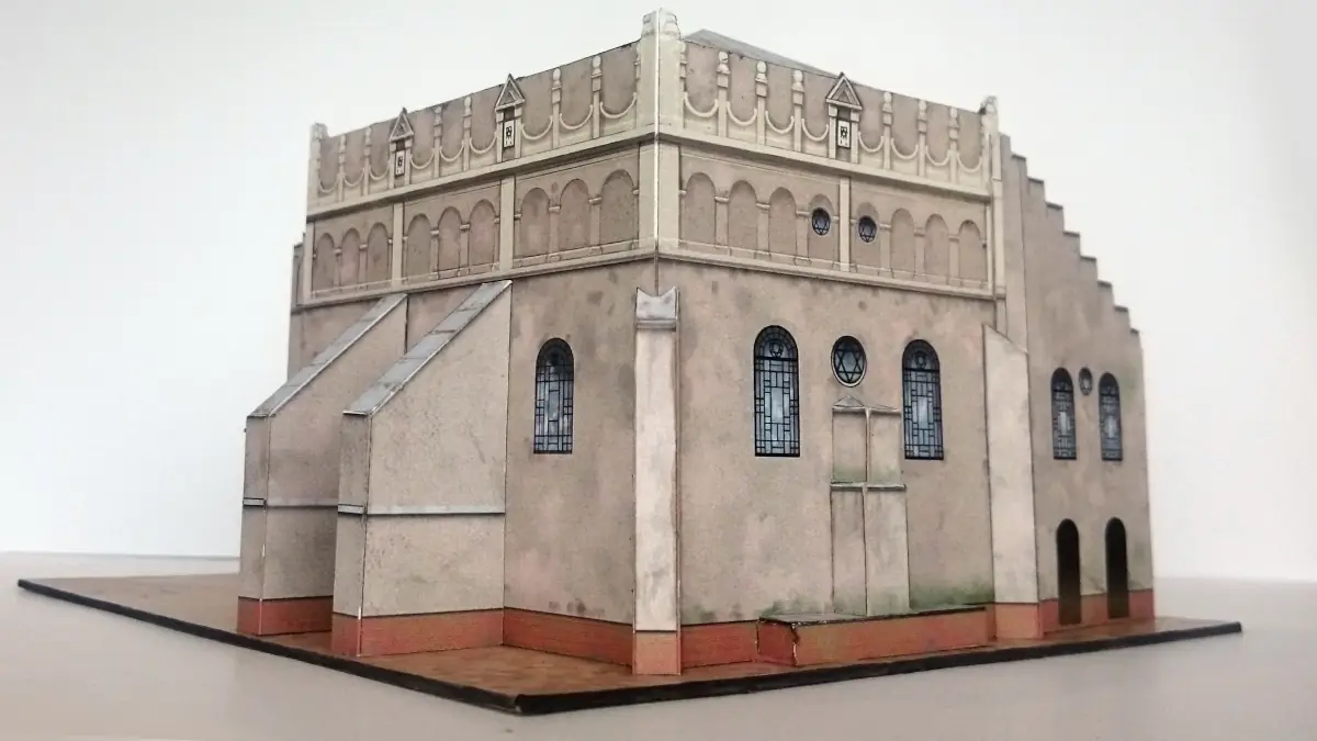 Fot. 1 Model Starej Synagogi, rekonstruujący nieistniejącą architekturę