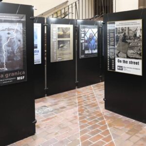 Wystawa plakatów Małej Galerii Fotografii z okazji 5 jubileuszu pięciolecia istnienia