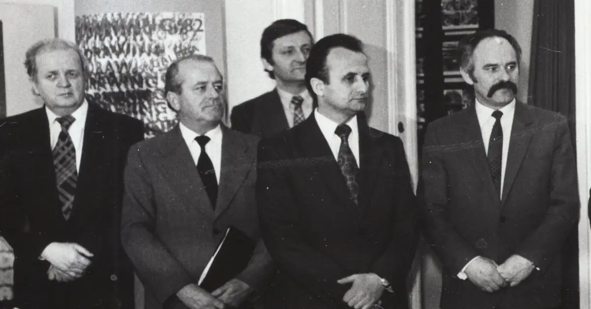 István Lagzi - czwarty od lewej - podczas wizyty w MNZP