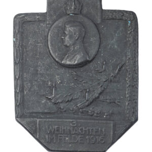 Odznaka „3. Weihnachten im Felde 1916”, proj. nieznany, Austro-Węgry, Wiedeń, Brüder Schnieder, 1916 r., cynk, bicie, wys. 4 cm, szer. 3,2 cm, nr inw. MPH-6504