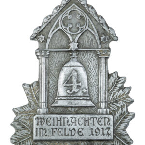 Odznaka „4. Weihnachten im Felde 1917”, proj. nieznany, Austro-Węgry, Wiedeń, Winter & Adler A.G., 1916 r., cynk, bicie(?), wys. 4,2 cm, szer. 2,9 cm, nr inw. MPH-5842