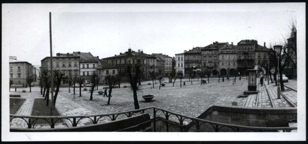 Il. 7. Przemyski Rynek, Jan Gruntowicz, Polska, Przemyśl, 1970-1972 (zb. MNZP, MPF-19847)