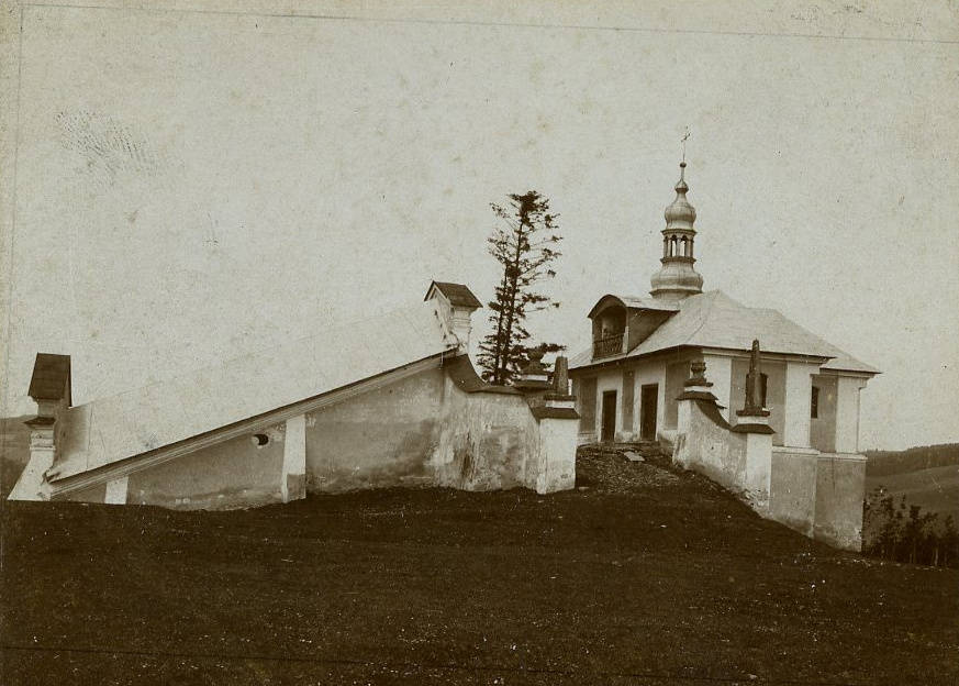 Il. 2. Kapliczki: „Gradusy” i „Ratusz Piłata”, Galicja, Kalwaria Pacławska 1906-1907, (zb. MNZP, MPF-15431)