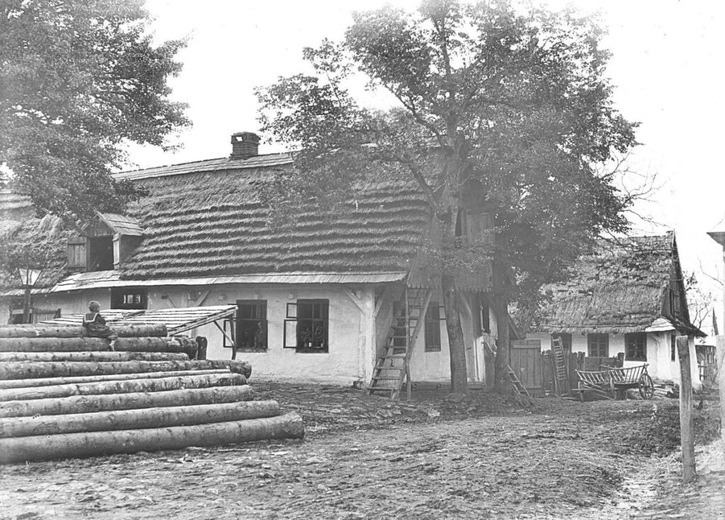 Il. 5. Drewniana zabudowa (chaty), Oskar Morawetz, Polska, Kalwaria Pacławska 1932, (zb. MNZP, MPF-13382)