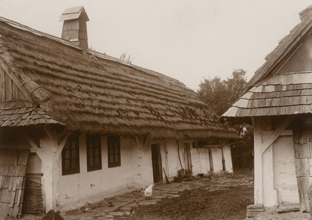 Il. 6. Drewniana zabudowa (chaty), Oskar Morawetz, Polska, Kalwaria Pacławska 1932, (zb. MNZP, MPE-F-299)