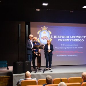 „Z historii przemyskiego lecznictwa. W 25 rocznicę powstania Wojewódzkiego Szpitala im. św. Ojca Pio” – promocja nowego albumu