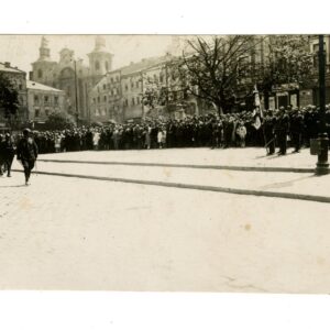 MPF-21728  Fotografia „Defilada 38 Pułku Strzelców Lwowskich po wręczeniu sztandaru” (15.06.1930 r.)