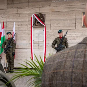 Uroczystość odsłonięcia tablicy poświęconej Emanuelowi Aladarowi Korompay