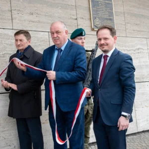 Uroczystość odsłonięcia tablicy poświęconej Emanuelowi Aladarowi Korompay