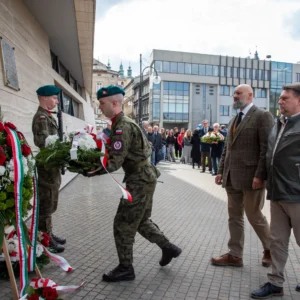 Uroczystość odsłonięcia tablicy poświęconej Emanuelowi Aladarowi Korompay