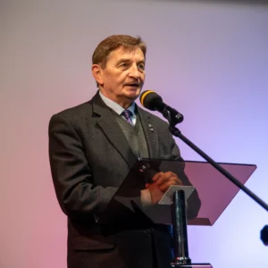 Uroczystość odsłonięcia tablicy poświęconej Emanuelowi Aladarowi Korompay