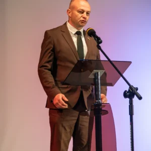 Uroczystość odsłonięcia tablicy poświęconej Emanuelowi Aladarowi Korompay