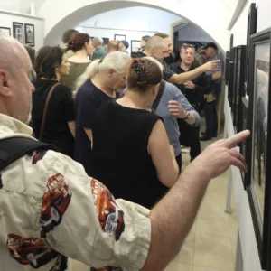 Roman Łuszczki „Nim przyjdzie zmierzch” – fotorelacja z wernisażu
