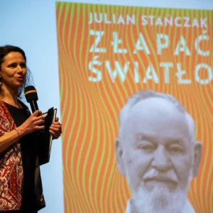Pokaz filmu Tomasza Magierskiego „Julian Stańczak. Złapać światło”