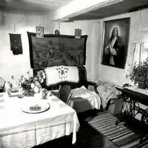 Wnętrze chałupy wiejskiej, Babice, 1975, fot. Jan Antoni Gruntowicz, MPE-F-227