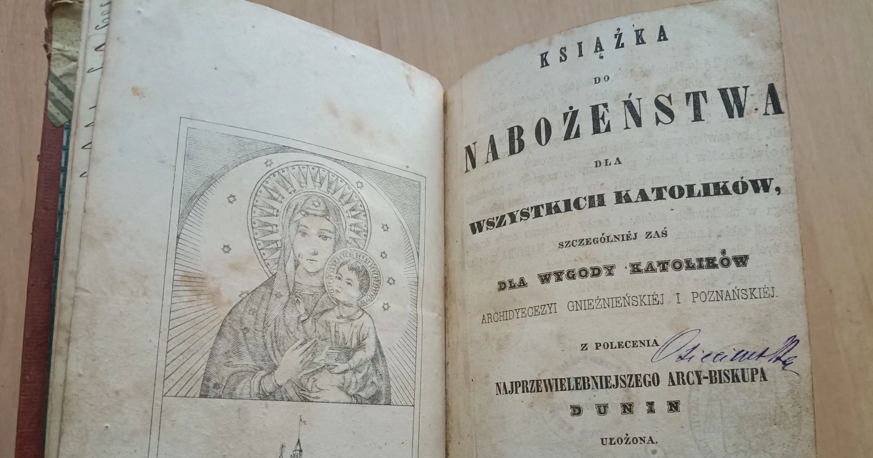 Książka do nabożeństwa dla wszystkich katolików… - XIX w. modlitewnik z oprawą koralikową ze zbiorów Biblioteki MNZP